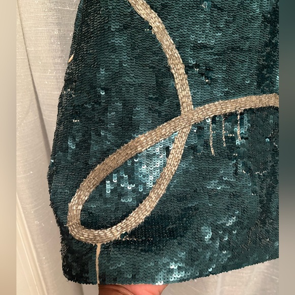 Needle & Thread Contour ornate long sleeve dress in Green sequins - Picture 4 of 10